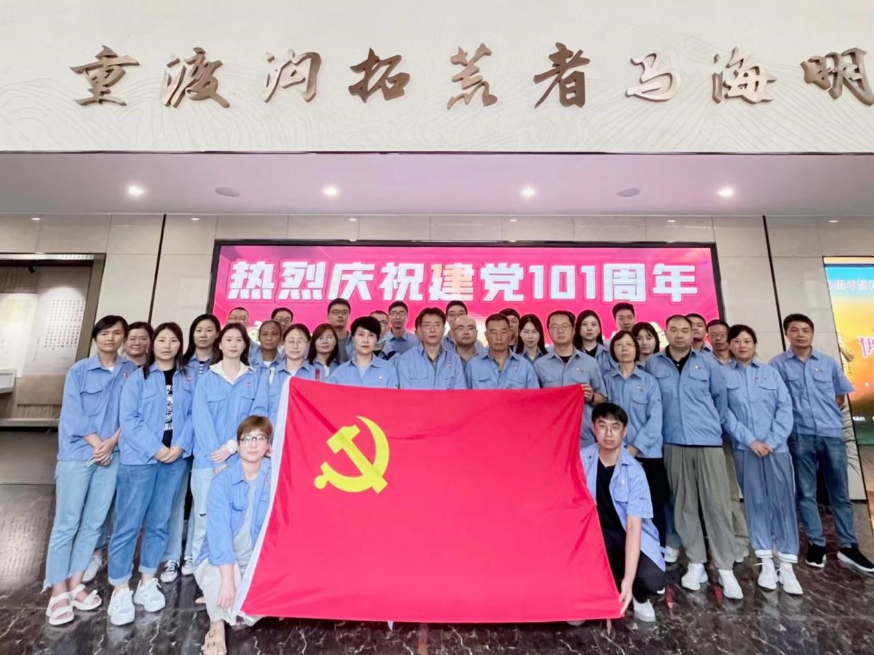 向先進(jìn)學(xué)習(xí)，向楷模致敬